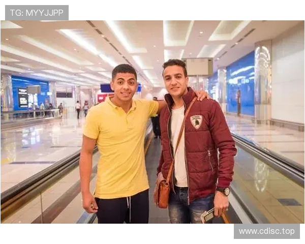 巴洛特利加盟阿联酋球队抵达迪拜